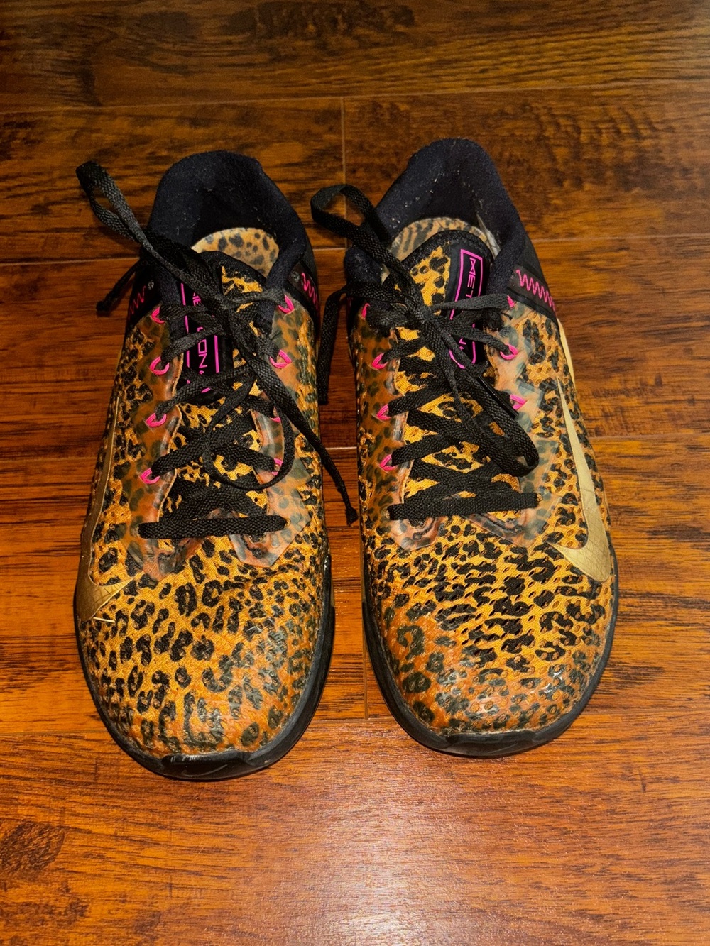 Nike Metcon 6 Leopard Cheetah Pink Training Shoes Gold Swoosh Women 7.5 Sneakers - Picture 2 of 10